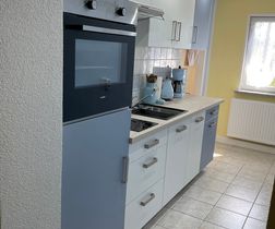 Küche mit E-Herd, Spülmaschine