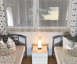 Schlafzimmer mit 2 getrennten Betten